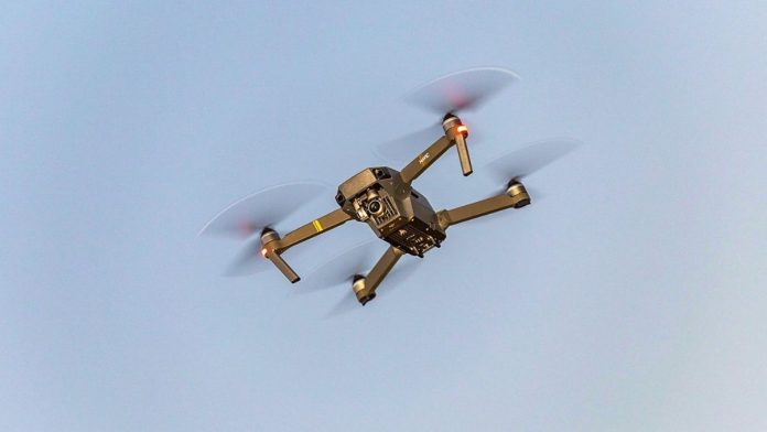 Flying drone und Anti-UAV-jammer